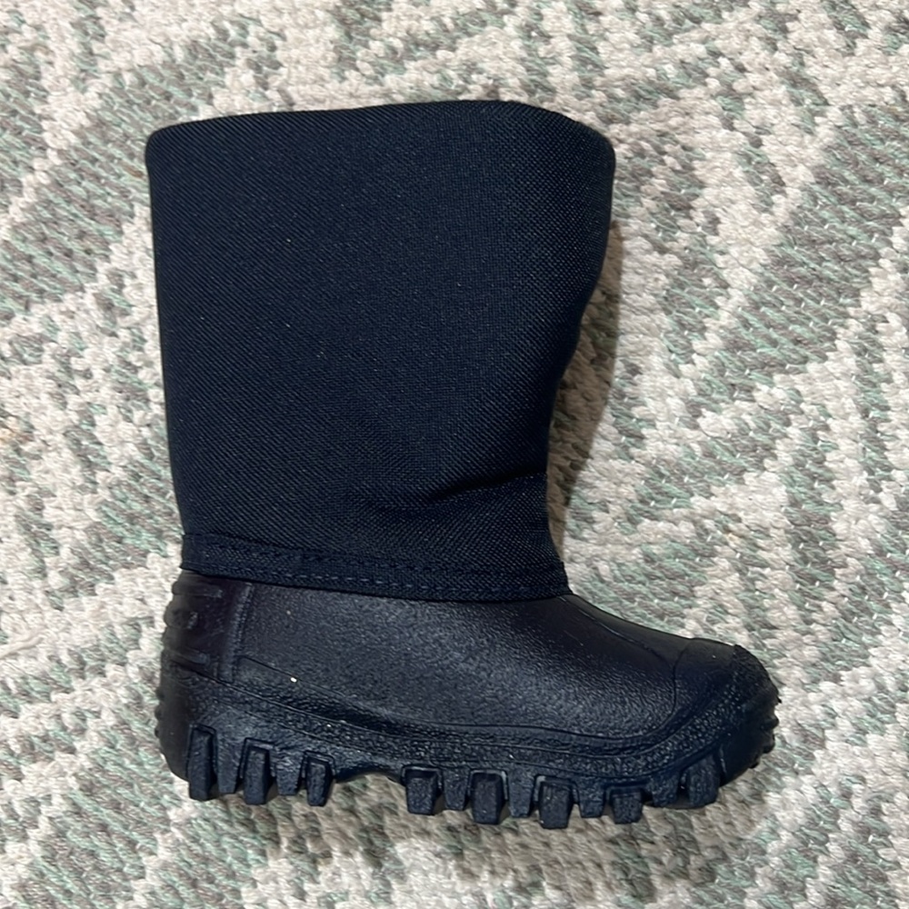 BNIB Tundra Toddler Snowboots 5T